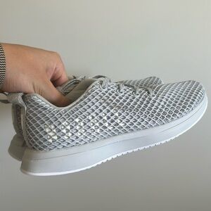 BRAND NEW NOBULL Runners - Mens Size 7, Womens Size 8.5